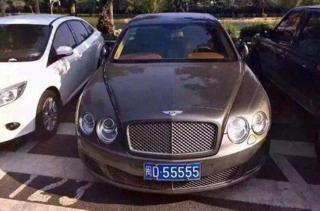 Bentley Continental biển số D.55555 